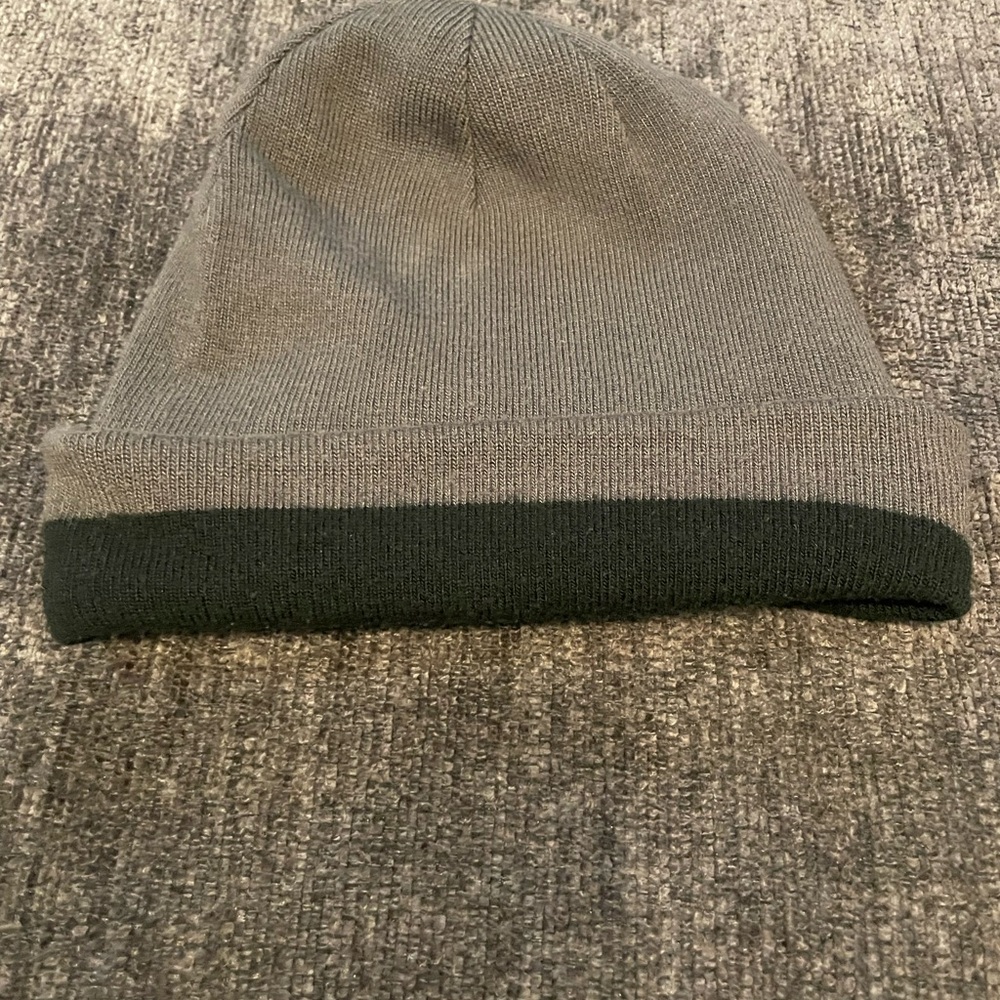 Black Diamond Dark Black and Gray Beanie - Picture 7 of 7